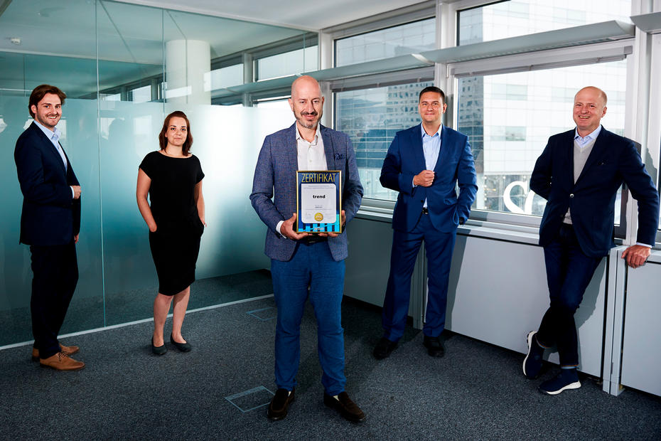 Bild: Michael Rausch-Schott Von links: Bastian Hoi (Head of Sales trend.), Fanni Turbók (Operation Officer AT Superbrands), Mag. András Wiszkidenszky (Region Director Superbrands CEE), Mag. Ralf B. Six (Managing Director trend.), Andreas Weber (Chefredakteur trend.).