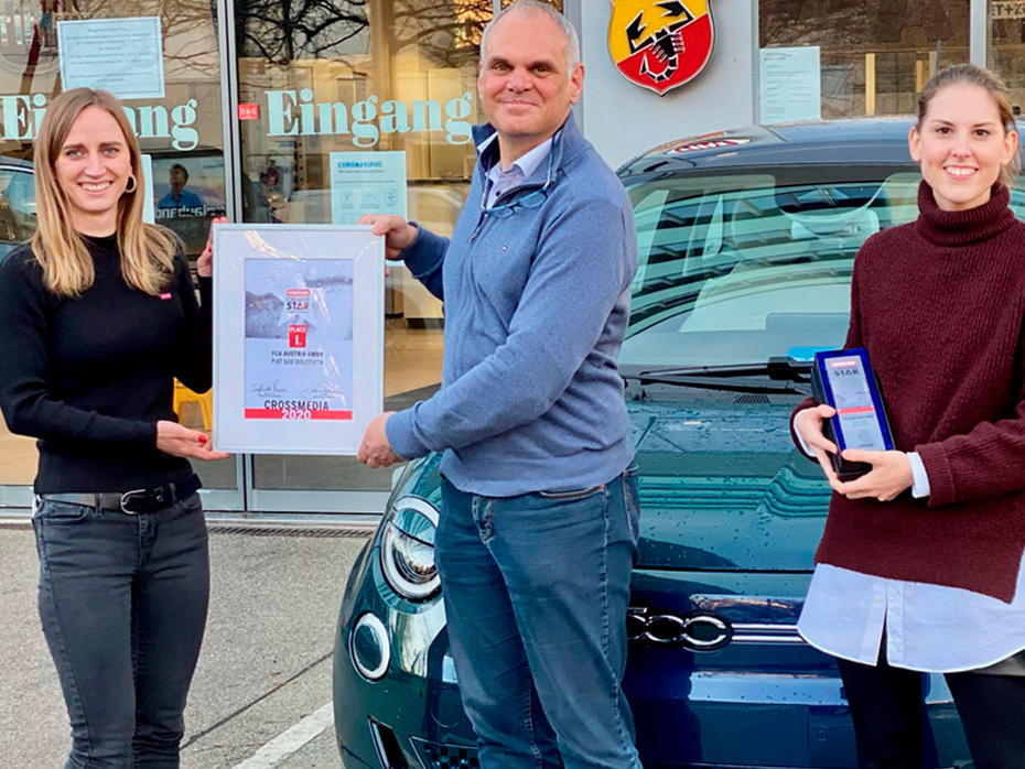 Platz 1 CROSSMEDIA: FCA Austria GmbH – FIAT 500 Dolcevita.
v.l.n.r: Catharina Fischer, Brand Marketing FCA, Oliver Mandl, Marketing Manager Fiat & Abarth, Viktoria Reschl, MA, Brand Marketing Communication Fiat & Abarth