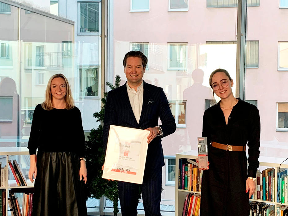 Bild: VGN Medien Holding Platz 1 KLASSISCH: Palmers Textil AG – Palmers. Eine Welt, die passt. v.l.n.r: Mag. Siglinde Purrer, Managing Director WOMAN, Mag. (FH) Ralph Hofmann, Director Marketing & Sales PALMERS, Lisa Reisenberger, Head of Marketing PALMERS