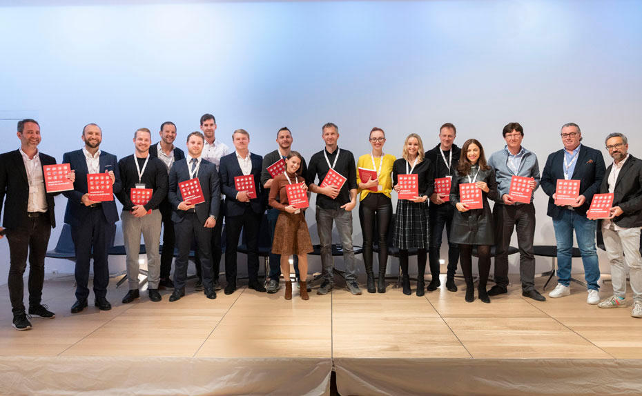 Bild: Ingo Folie Das gesamte Autorenteam des „Handbuchs Digitalisierung für MarketingentscheiderInnen“